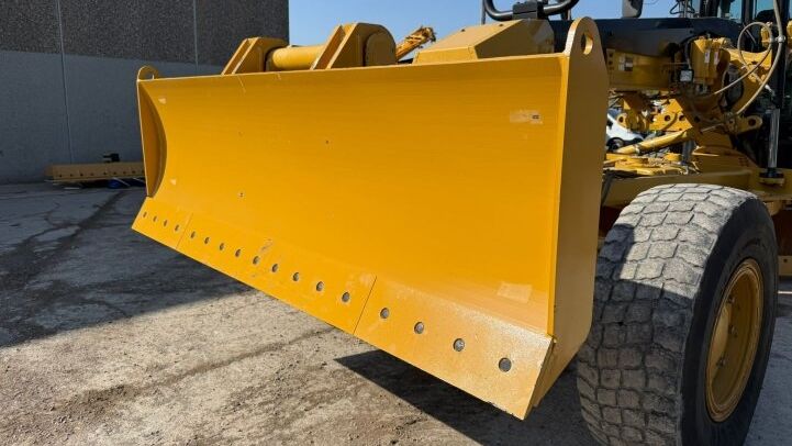 - FULLA DAVANTERA PER A MOTONIVELADORA